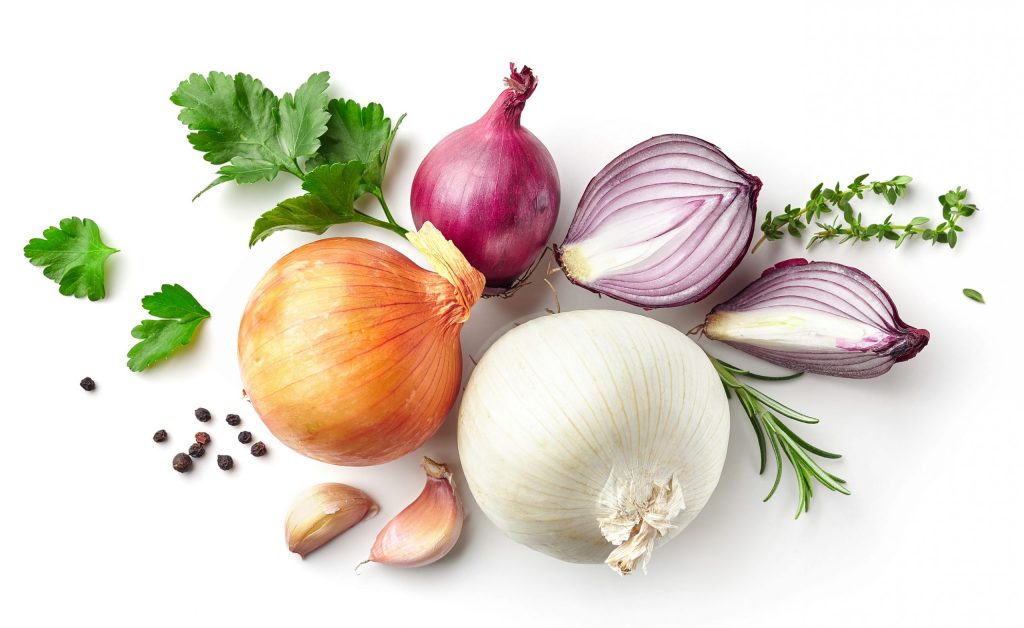 image of garlic and onion, example of foods that cause bad breath or halitosis